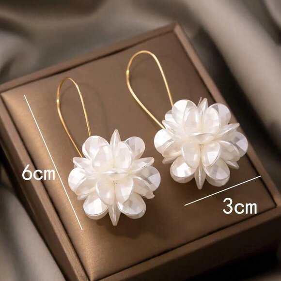 White Boho Womens Flower Decor Drop Earrings - Picture 5 of 5